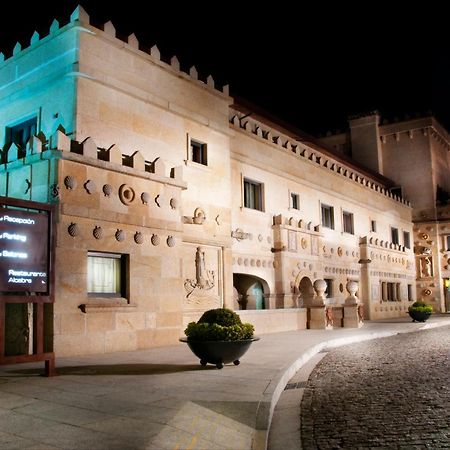 Pazo Los Escudos Hotel Spa & Resort Vigo Exteriér fotografie The Palace of the Dukes of Alba, the seat of the government of the Community of Madrid.