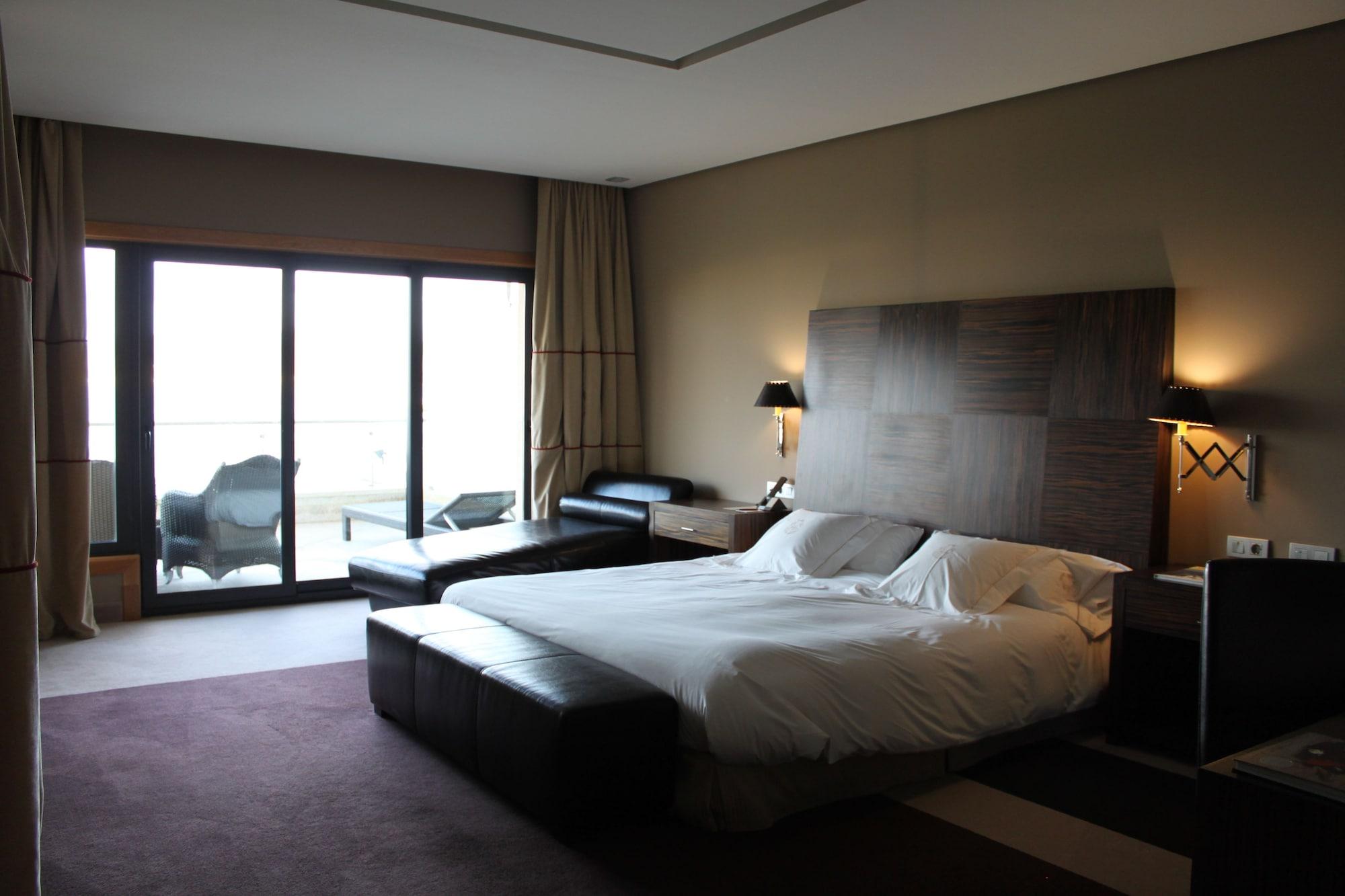 Pazo Los Escudos Hotel Spa & Resort Vigo Exteriér fotografie A room at the hotel