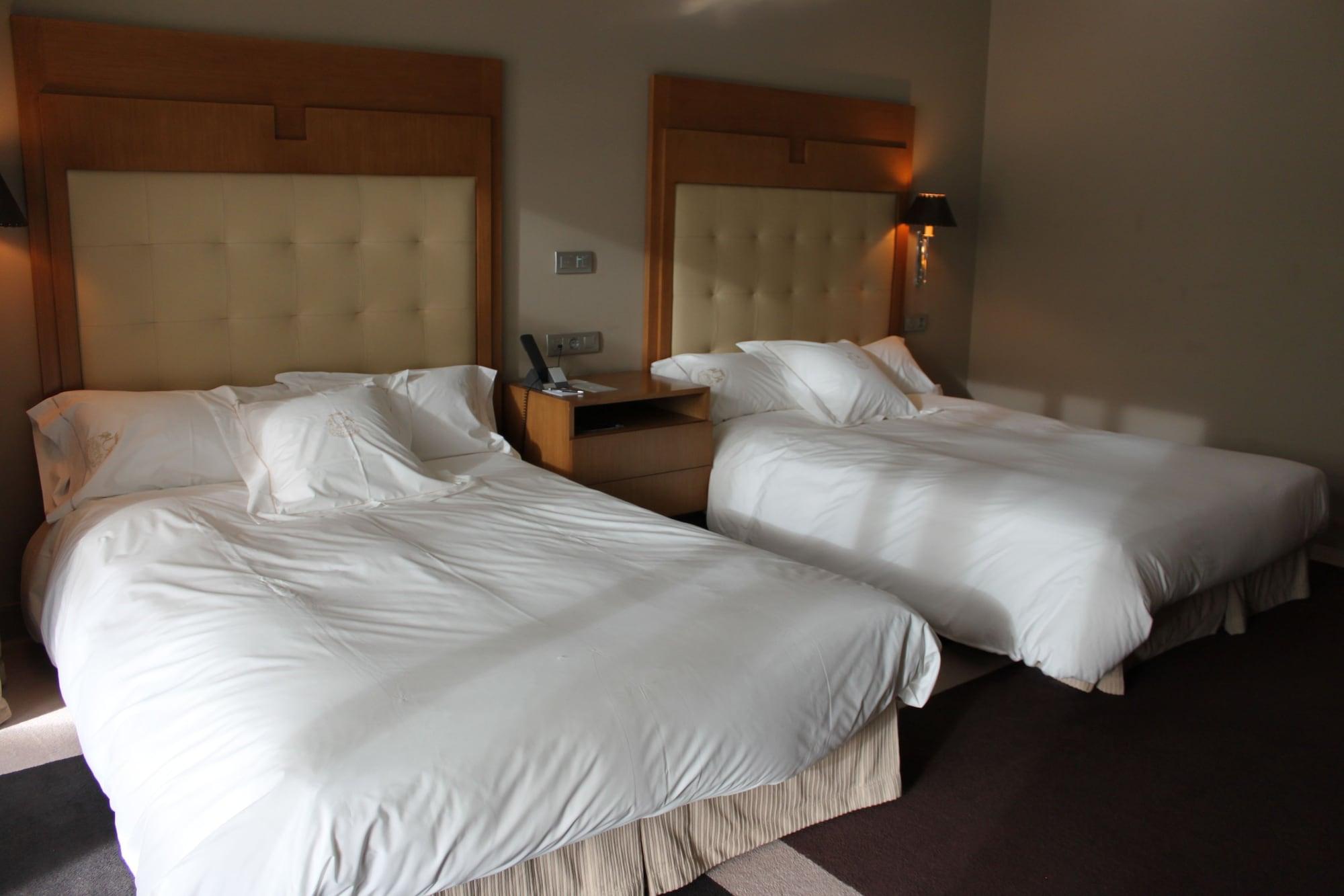 Pazo Los Escudos Hotel Spa & Resort Vigo Exteriér fotografie A room at the hotel