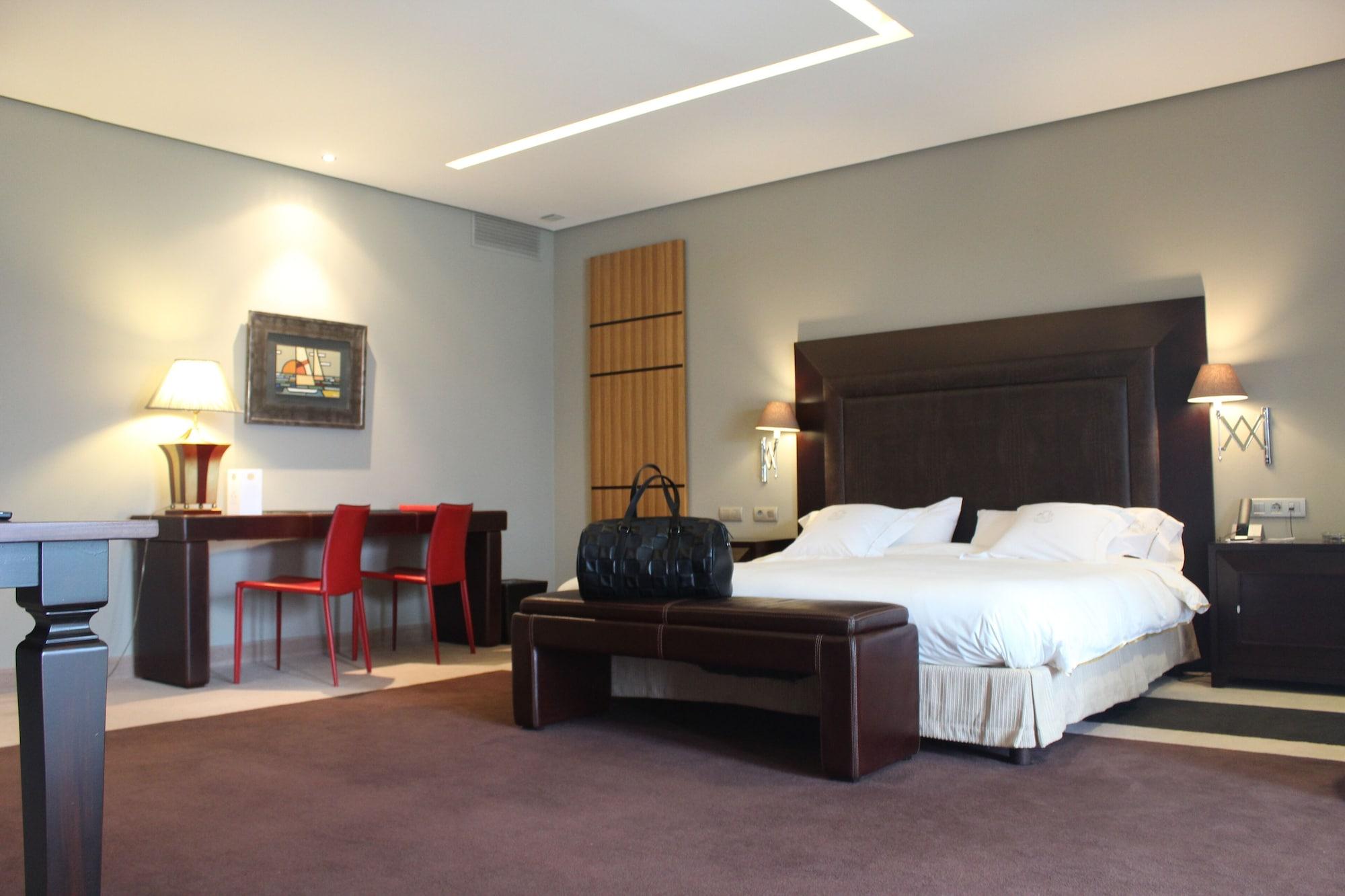 Pazo Los Escudos Hotel Spa & Resort Vigo Exteriér fotografie A room at the hotel