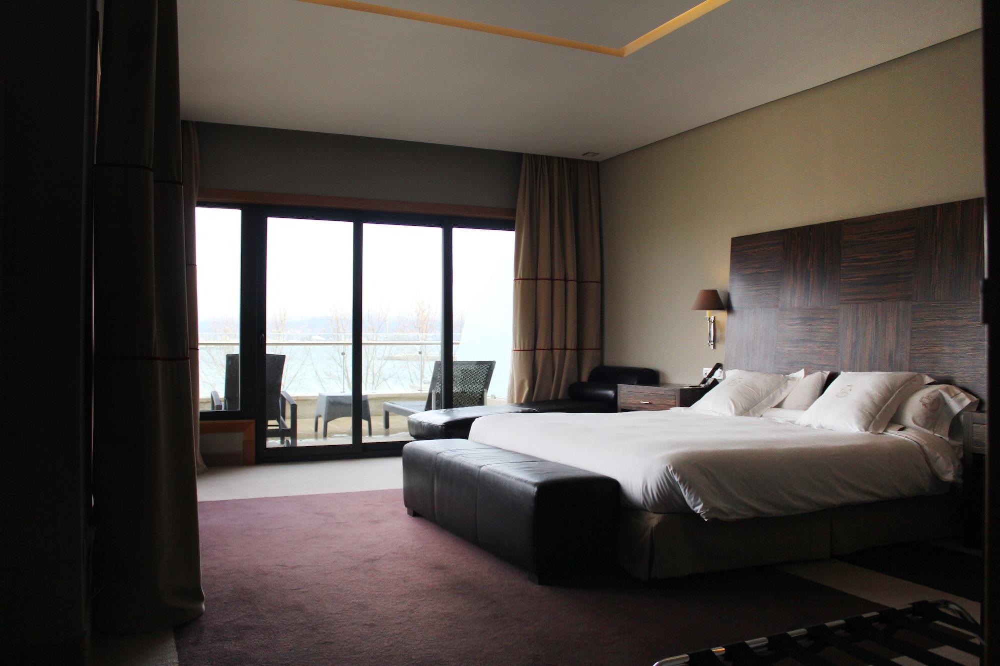 Pazo Los Escudos Hotel Spa & Resort Vigo Exteriér fotografie A room at the hotel