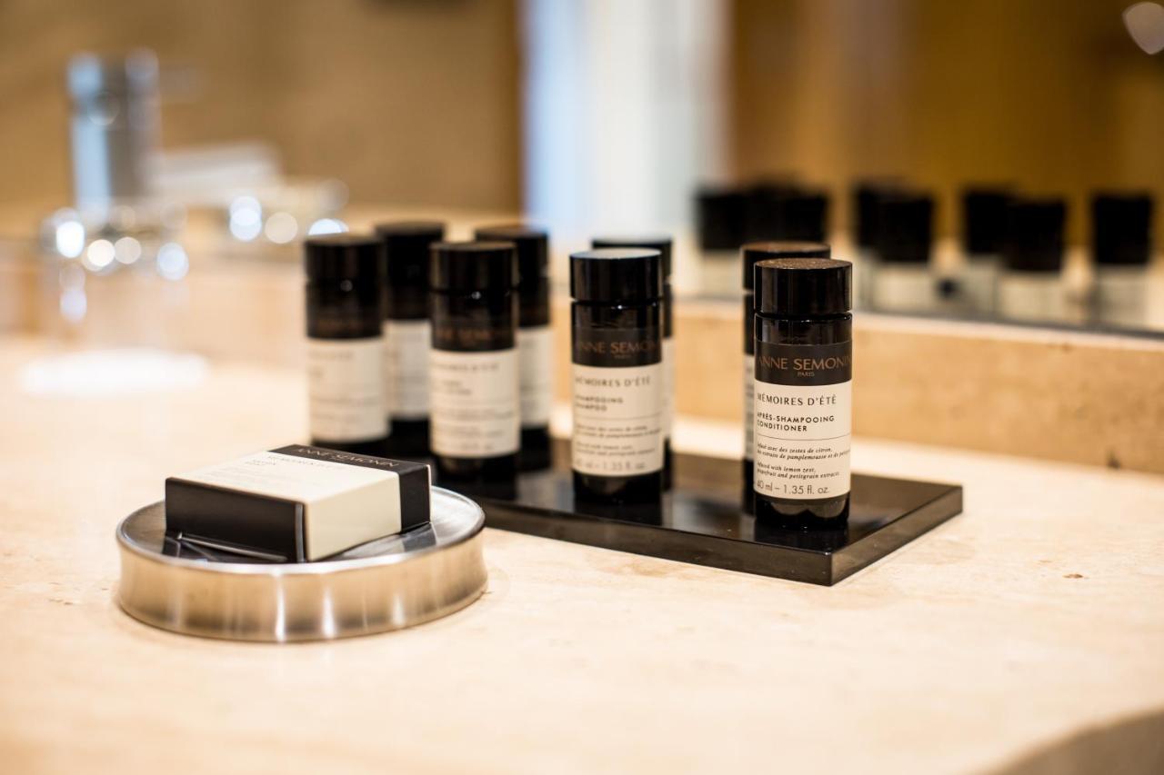 Pazo Los Escudos Hotel Spa & Resort Vigo Exteriér fotografie A selection of toiletries
