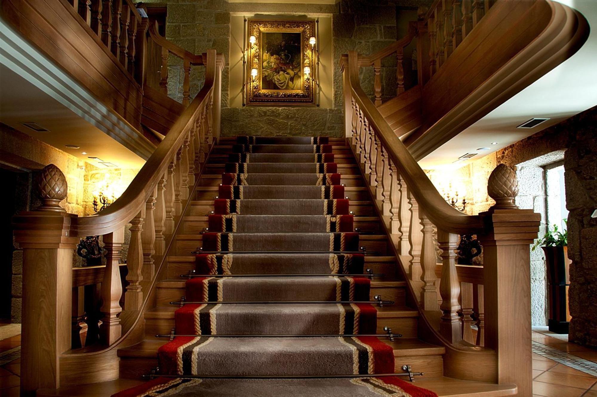 Pazo Los Escudos Hotel Spa & Resort Vigo Exteriér fotografie The staircase