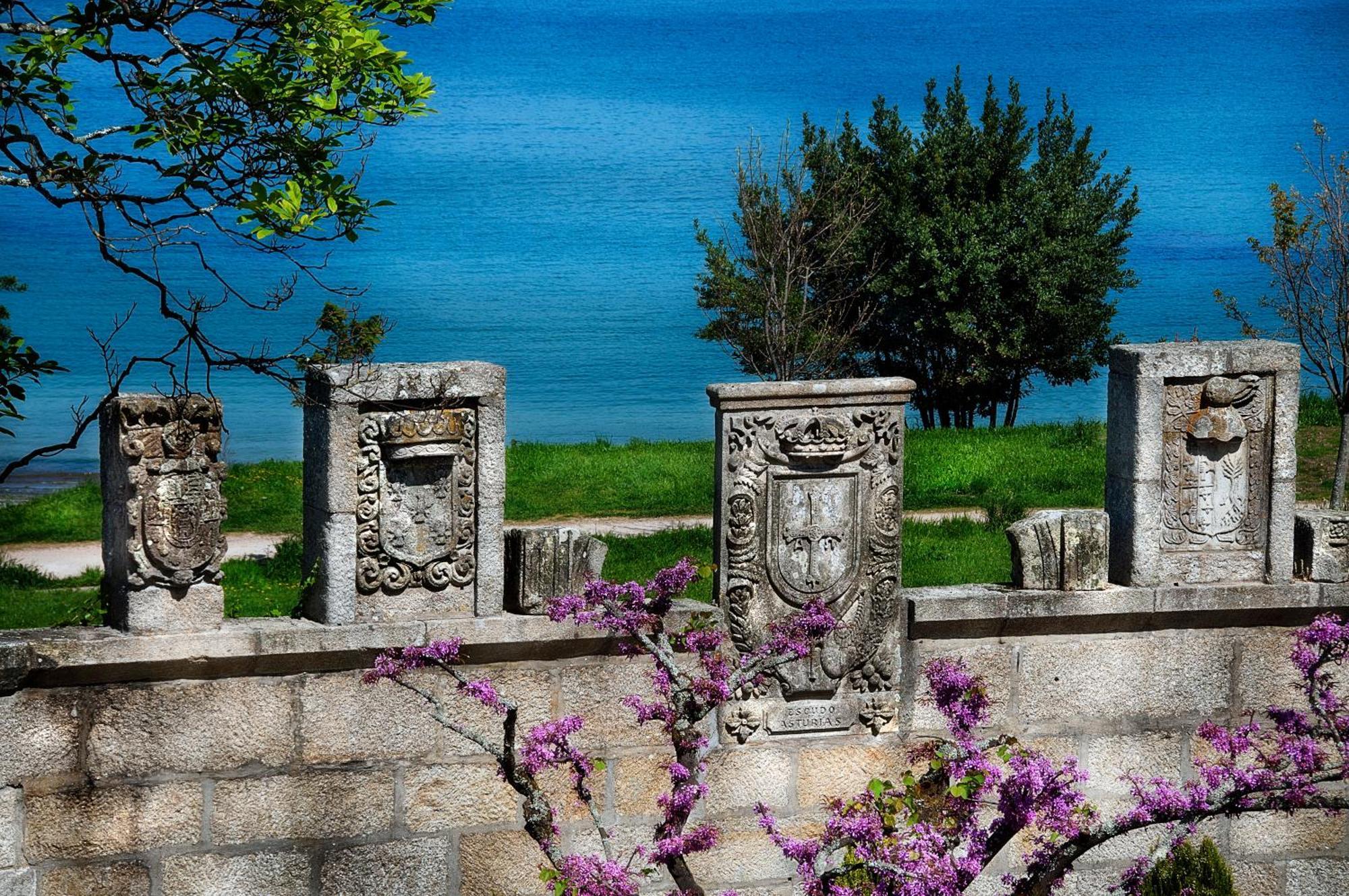 Pazo Los Escudos Hotel Spa & Resort Vigo Exteriér fotografie The four columns of the temple